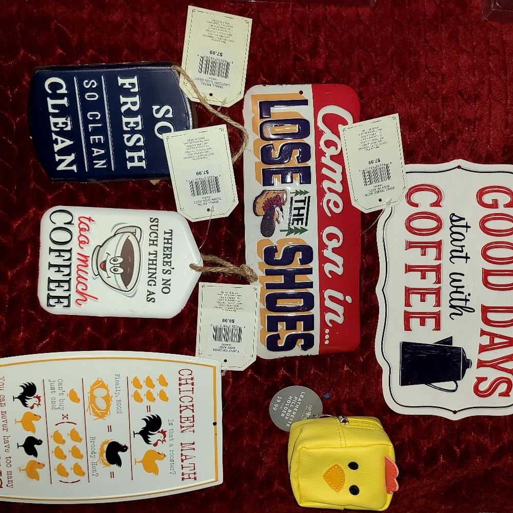 Set of 5 vintage tin signs with chic medication pouch